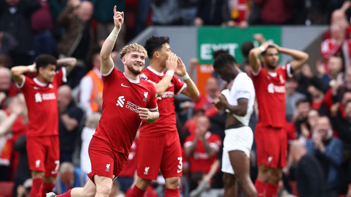 Liverpool hạ đẹp Tottenham trên sân nhà, níu giữ hy vọng vô địch